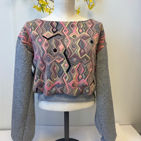Tops - Geometric Patterned Sweater with Gray Sleeves